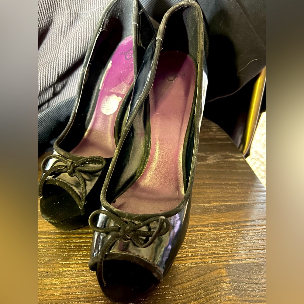 Black patent stiletto peel toe. Size 8.